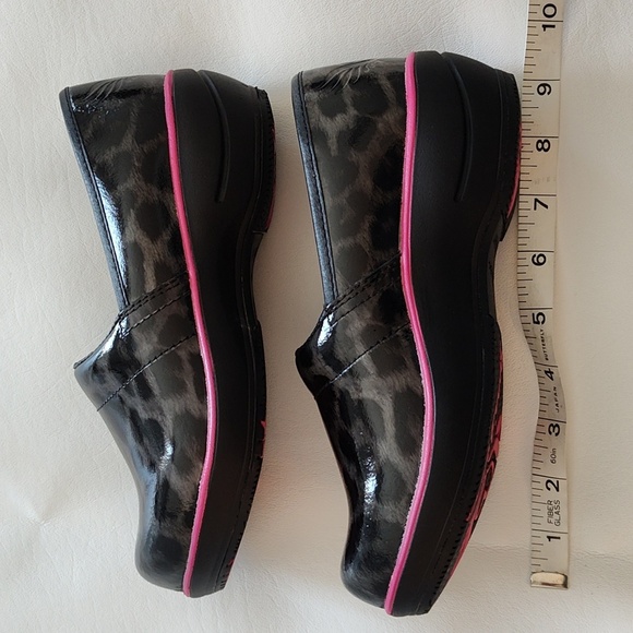 Smitten Clog Medical Shoe Size 35 Leopard Print Patent Leather Non Slip Black - Picture 8 of 11